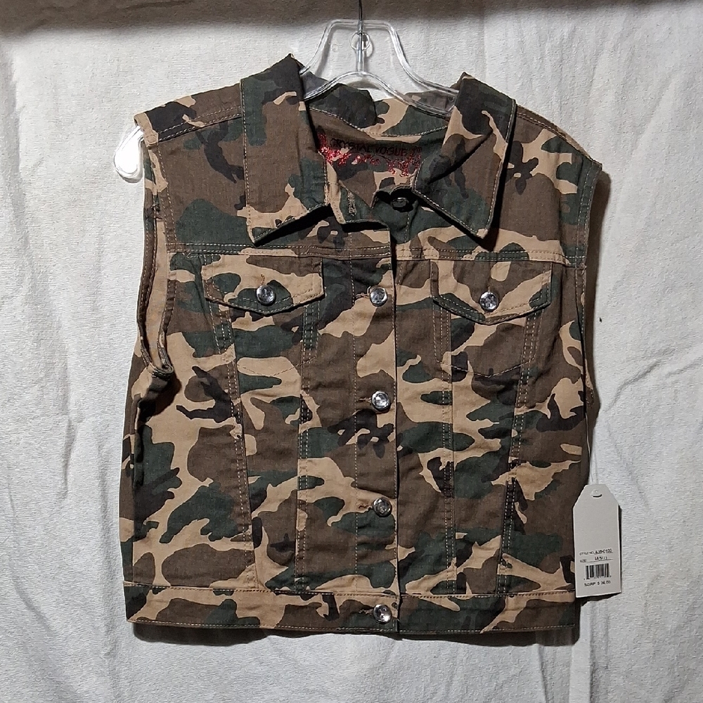 Crystal Vogue Women's Camouflage Button-Up Vest
